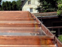 Blechdach in Doppelstehfalztechnik mit wasserdicht verschweitem Traufanschluss